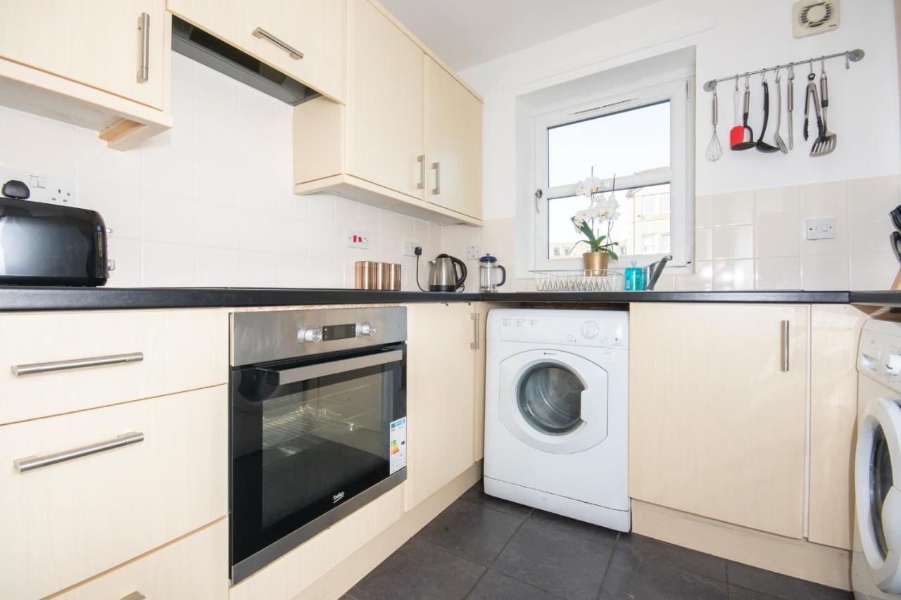 Dwellcome Home Ltd 2 Bedroom King & Double Central Apartment, Free Allocated Barrier Secured Parking Space At Rear Entrance & Fast Wifi, Ideal For Long Term Contractor, Corporate, Etc Stays, Regular Housekeeping Option - See Our Site For Assurance Абердин Экстерьер фото