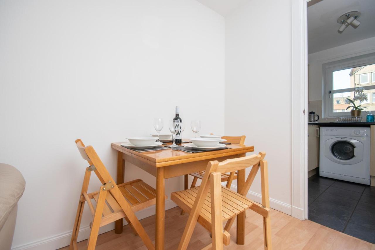Dwellcome Home Ltd 2 Bedroom King & Double Central Apartment, Free Allocated Barrier Secured Parking Space At Rear Entrance & Fast Wifi, Ideal For Long Term Contractor, Corporate, Etc Stays, Regular Housekeeping Option - See Our Site For Assurance Абердин Экстерьер фото