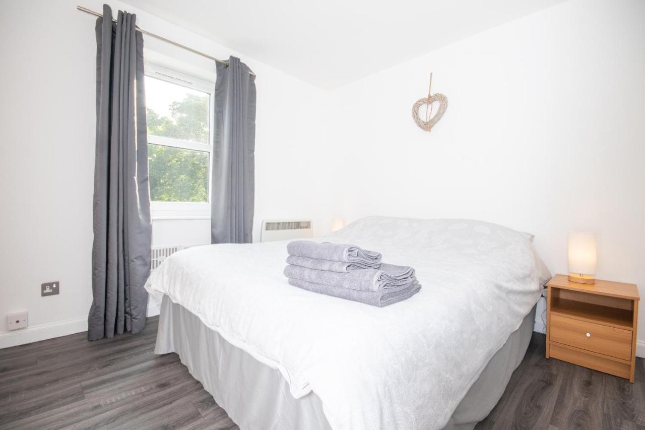 Dwellcome Home Ltd 2 Bedroom King & Double Central Apartment, Free Allocated Barrier Secured Parking Space At Rear Entrance & Fast Wifi, Ideal For Long Term Contractor, Corporate, Etc Stays, Regular Housekeeping Option - See Our Site For Assurance Абердин Экстерьер фото