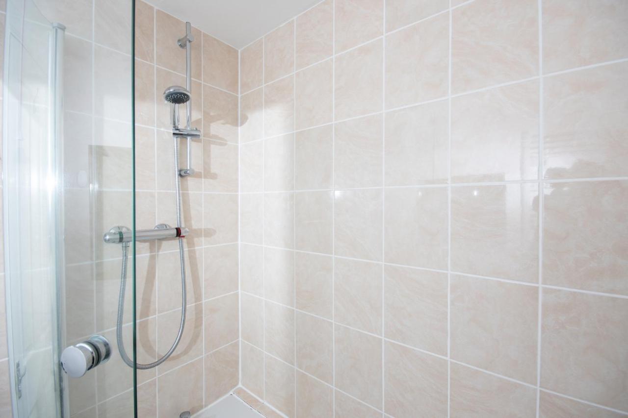 Dwellcome Home Ltd 2 Bedroom King & Double Central Apartment, Free Allocated Barrier Secured Parking Space At Rear Entrance & Fast Wifi, Ideal For Long Term Contractor, Corporate, Etc Stays, Regular Housekeeping Option - See Our Site For Assurance Абердин Экстерьер фото