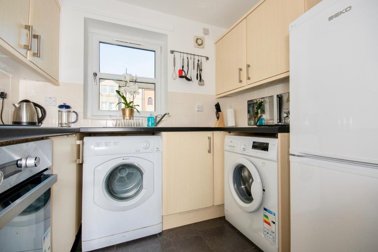 Dwellcome Home Ltd 2 Bedroom King & Double Central Apartment, Free Allocated Barrier Secured Parking Space At Rear Entrance & Fast Wifi, Ideal For Long Term Contractor, Corporate, Etc Stays, Regular Housekeeping Option - See Our Site For Assurance Абердин Экстерьер фото