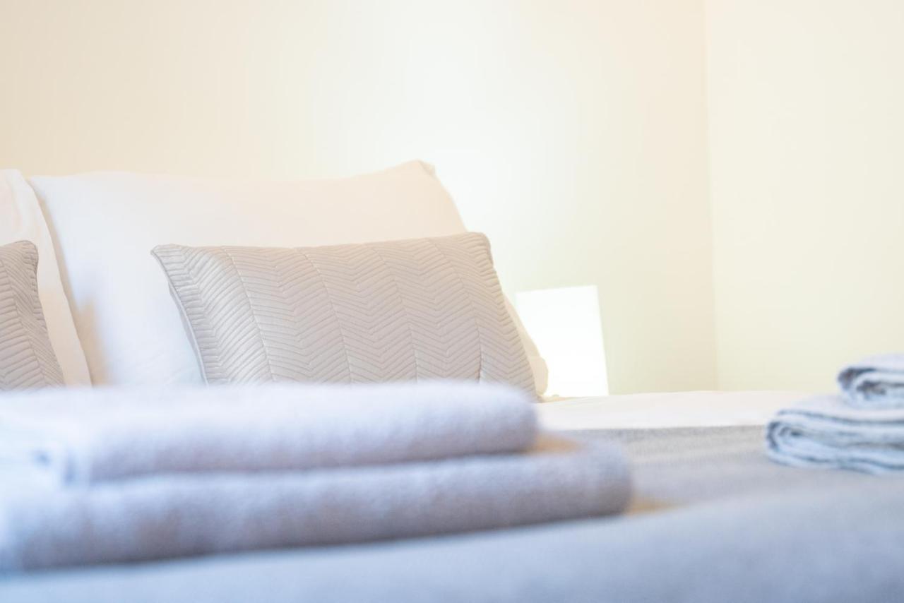 Dwellcome Home Ltd 2 Bedroom King & Double Central Apartment, Free Allocated Barrier Secured Parking Space At Rear Entrance & Fast Wifi, Ideal For Long Term Contractor, Corporate, Etc Stays, Regular Housekeeping Option - See Our Site For Assurance Абердин Экстерьер фото
