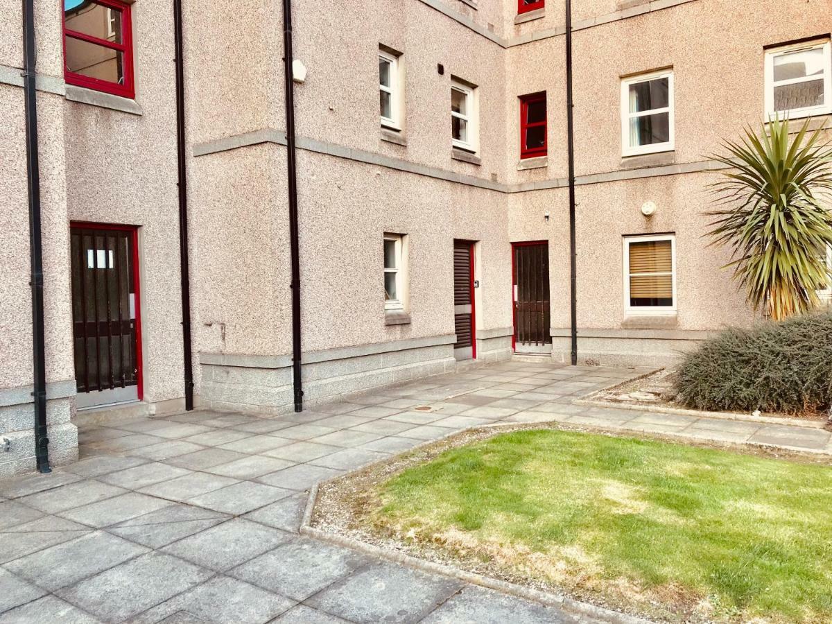 Dwellcome Home Ltd 2 Bedroom King & Double Central Apartment, Free Allocated Barrier Secured Parking Space At Rear Entrance & Fast Wifi, Ideal For Long Term Contractor, Corporate, Etc Stays, Regular Housekeeping Option - See Our Site For Assurance Абердин Экстерьер фото